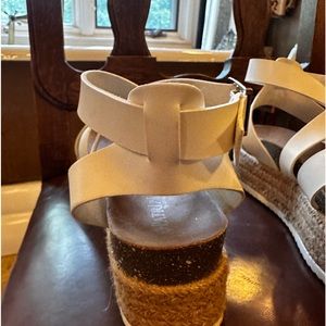 PATRIZIA Size 7 white sandals very good condition